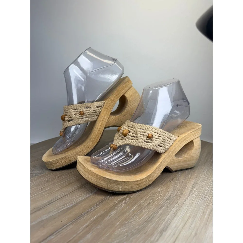 Skechers 7 Thong Sandals Faux Wood Platform Wedge Beige Crochet Beaded Boho